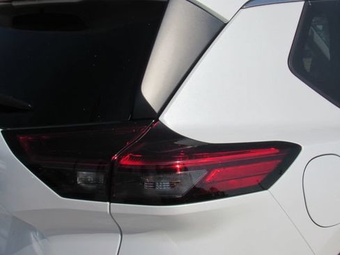 Used 2024 Nissan Rogue SV AWD/4WD image 14
