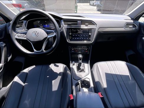 Certified 2023 Volkswagen Tiguan SE w/ Panoramic Sunroof Package FWD image 15