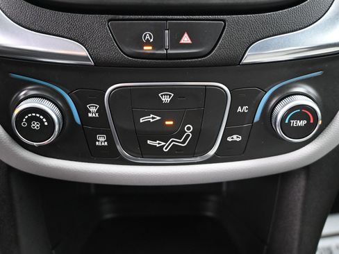 Used 2022 Chevrolet Equinox LS w/ LS Convenience Package image 14