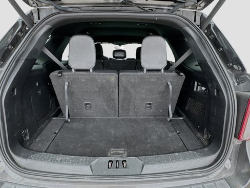 Used 2020 Ford Explorer XLT w/ Equipment Group 202A RWD image 17