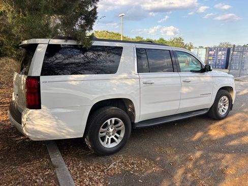 Used 2017 Chevrolet Suburban LT w/ Luxury Package image 8