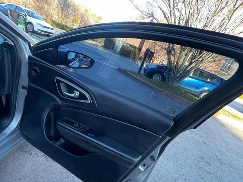 Used 2015 Chrysler 200 Limited image 22