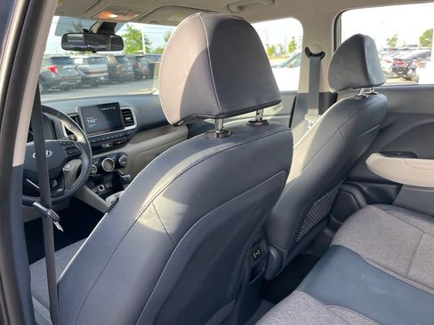 Used 2024 Hyundai Venue Limited FWD image 25