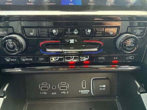 Used 2023 Jeep Grand Cherokee Limited w/ Luxury Tech Group II AWD/4WD image 24