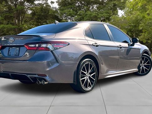 Used 2023 Toyota Camry SE image 2