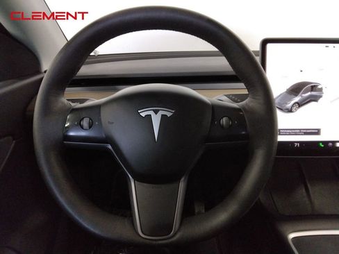 Used 2021 Tesla Model Y Long Range image 10