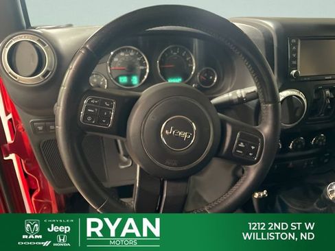 Used 2015 Jeep Wrangler Unlimited Rubicon w/ Max Tow Package AWD/4WD image 17