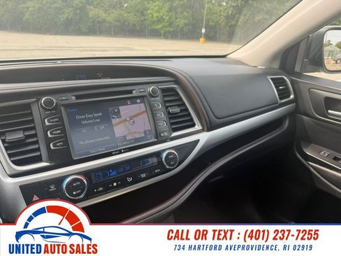 Used 2015 Toyota Highlander XLE AWD/4WD image 16