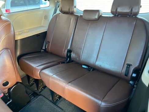 Used 2017 Toyota Sienna Limited Premium image 8