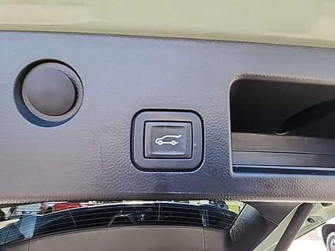 Used 2025 Chevrolet Equinox LT w/ Convenience Package II AWD/4WD image 12