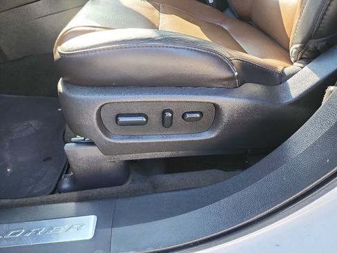 Used 2013 Ford Explorer Limited image 16