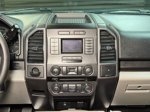 Used 2018 Ford F150 XLT image 23