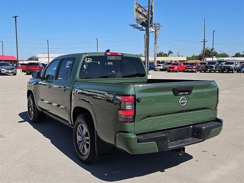 Used 2026 Nissan Frontier SV w/ Tow Package RWD image 3