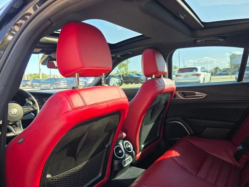 Used 2022 Alfa Romeo Giulia Veloce image 18