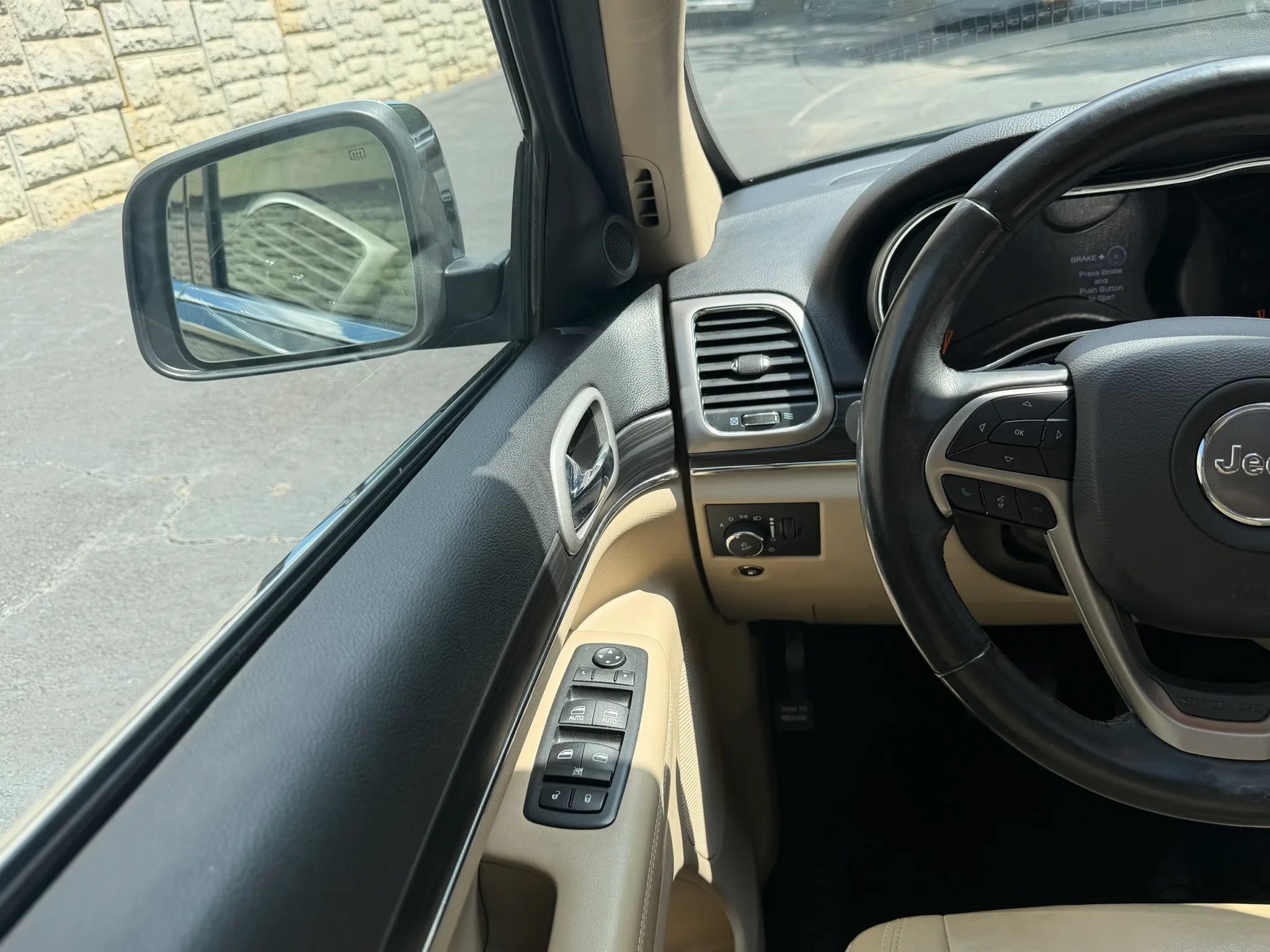 Used 2019 Jeep Grand Cherokee Limited AWD/4WD image 18