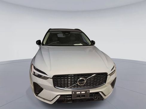 Used 2024 Volvo XC60 B5 Plus w/ Climate Package AWD/4WD image 3