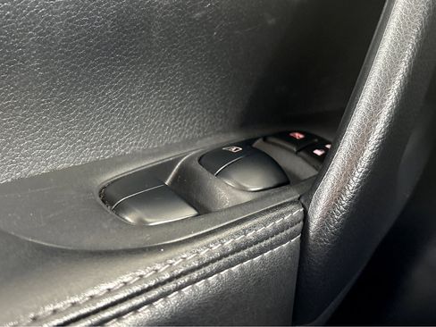 Used 2022 Nissan Rogue Sport SV image 16