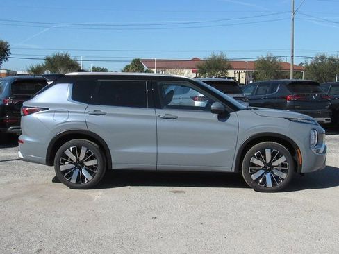 New 2026 Mitsubishi Outlander SEL FWD image 2