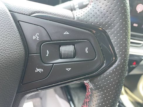 Used 2024 Chevrolet Trax RS w/ Sunroof Package FWD image 33