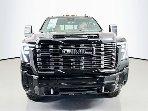 Used 2025 GMC Sierra 3500 Denali Ultimate AWD/4WD image 2