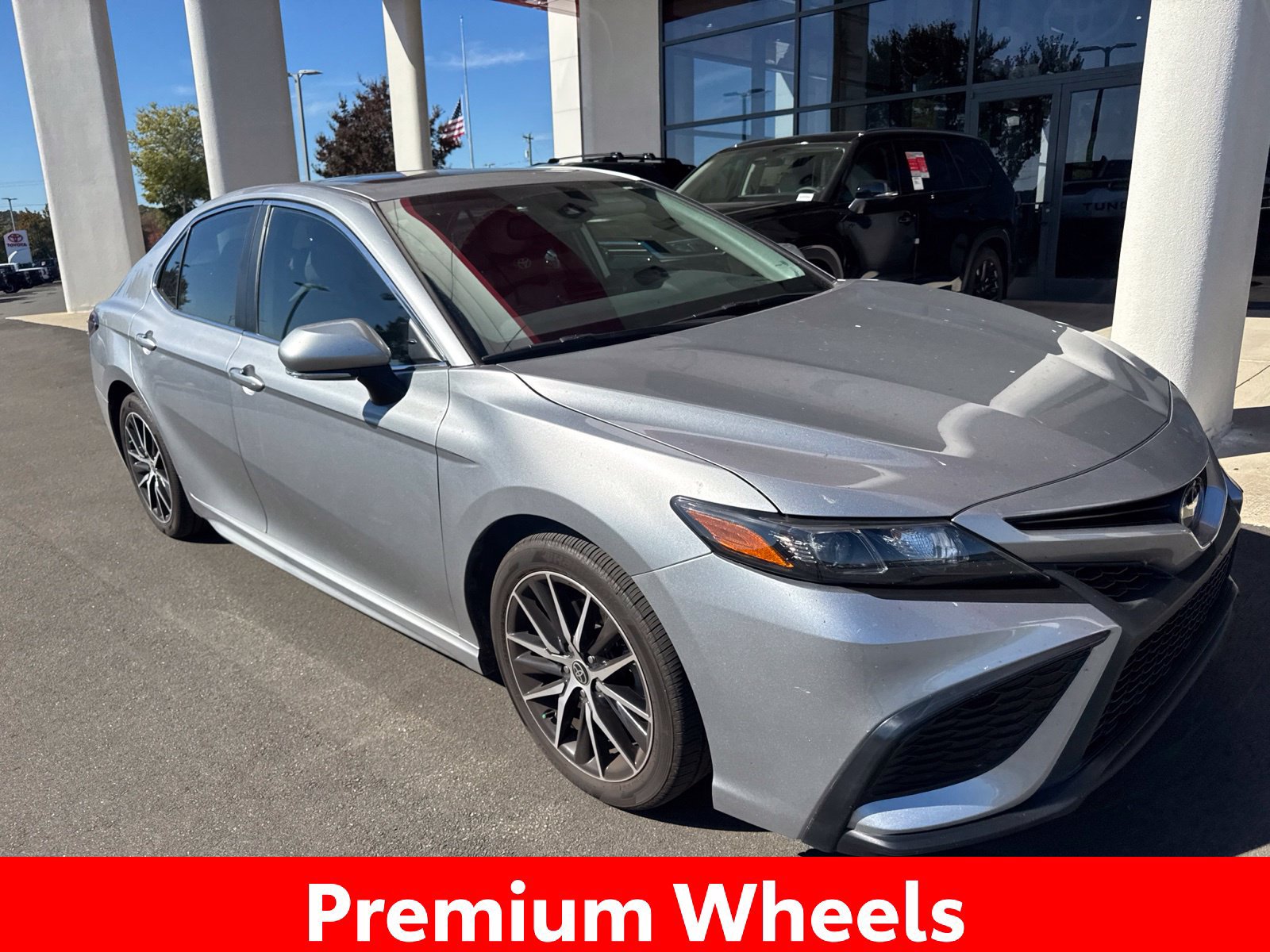 Used 2022 Toyota Camry SE w/ Convenience Package FWD image 14