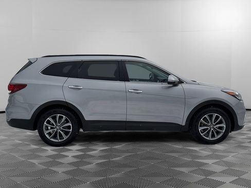 Used 2017 Hyundai Santa Fe SE image 8