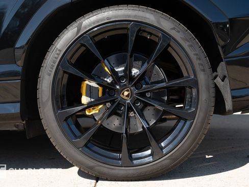 Used 2024 Lamborghini Urus S image 11