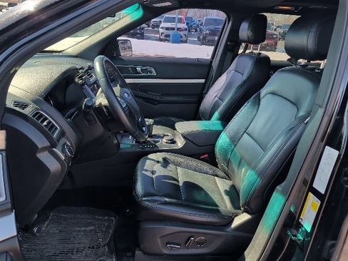 Used 2017 Ford Explorer XLT w/ XLT Technology Feature Bundle image 6