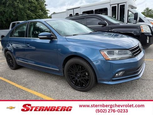Used 2017 Volkswagen Jetta SEL FWD image 1