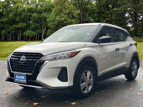 Used 2023 Nissan Kicks S image 3