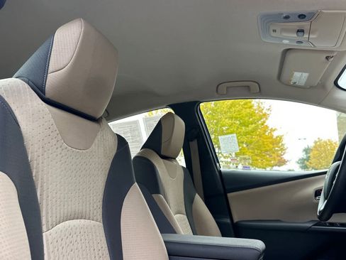 Used 2016 Toyota Prius Two image 18