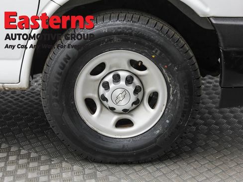 Used 2018 Chevrolet Express 2500 w/ Driver Convenience Package RWD image 31