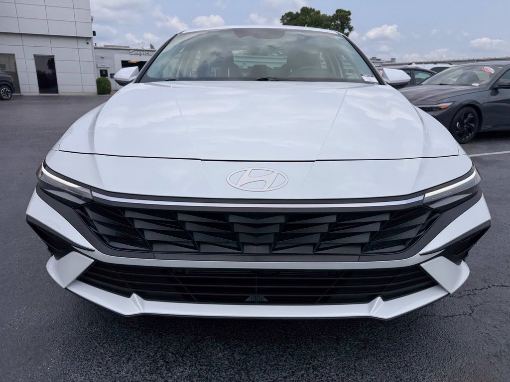 Used 2026 Hyundai Elantra Hybrid FWD image 8