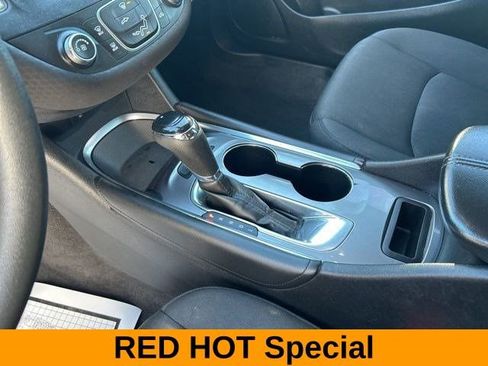 Used 2018 Chevrolet Malibu LT image 28