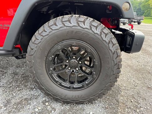 Used 2016 Jeep Wrangler Unlimited Rubicon w/ Dual Top Group AWD/4WD image 21