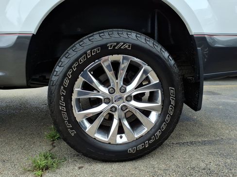 Used 2015 Ford F150 XLT w/ Equipment Group 302A Luxury AWD/4WD image 6