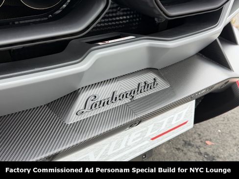 Used 2024 Lamborghini Revuelto image 31