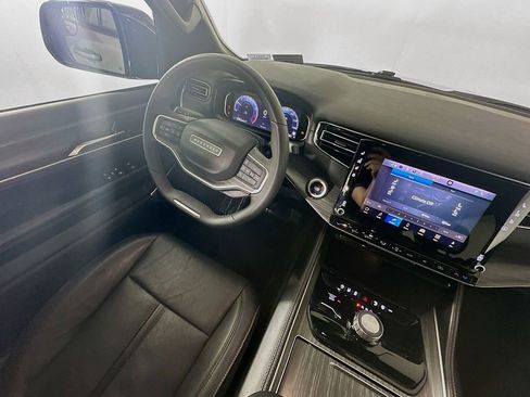 Used 2024 Jeep Wagoneer Series II w/ Flexible Seating Group image 9