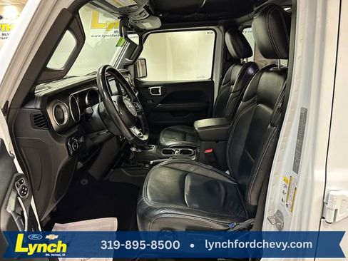 Used 2018 Jeep Wrangler Unlimited Sahara image 6