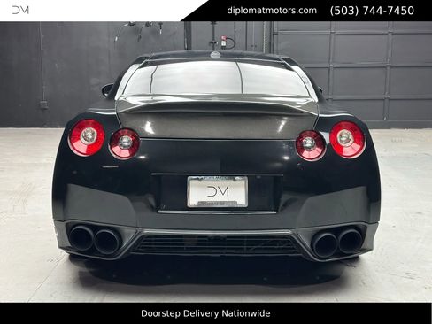 Used 2013 Nissan GT-R Black Edition image 6