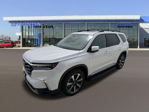 Certified 2024 Honda Pilot Elite image 2