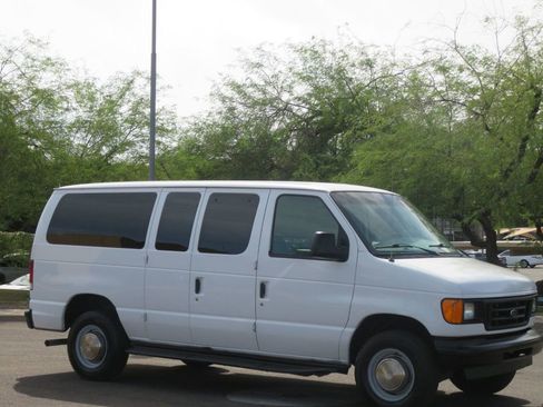 Used 2003 Ford E-350 and Econoline 350 Super Duty Wagon image 4