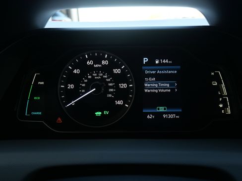 Used 2020 Hyundai Ioniq Blue image 18