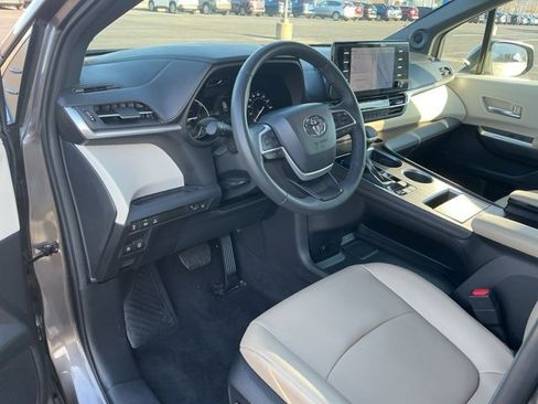 Used 2024 Toyota Sienna XLE image 11