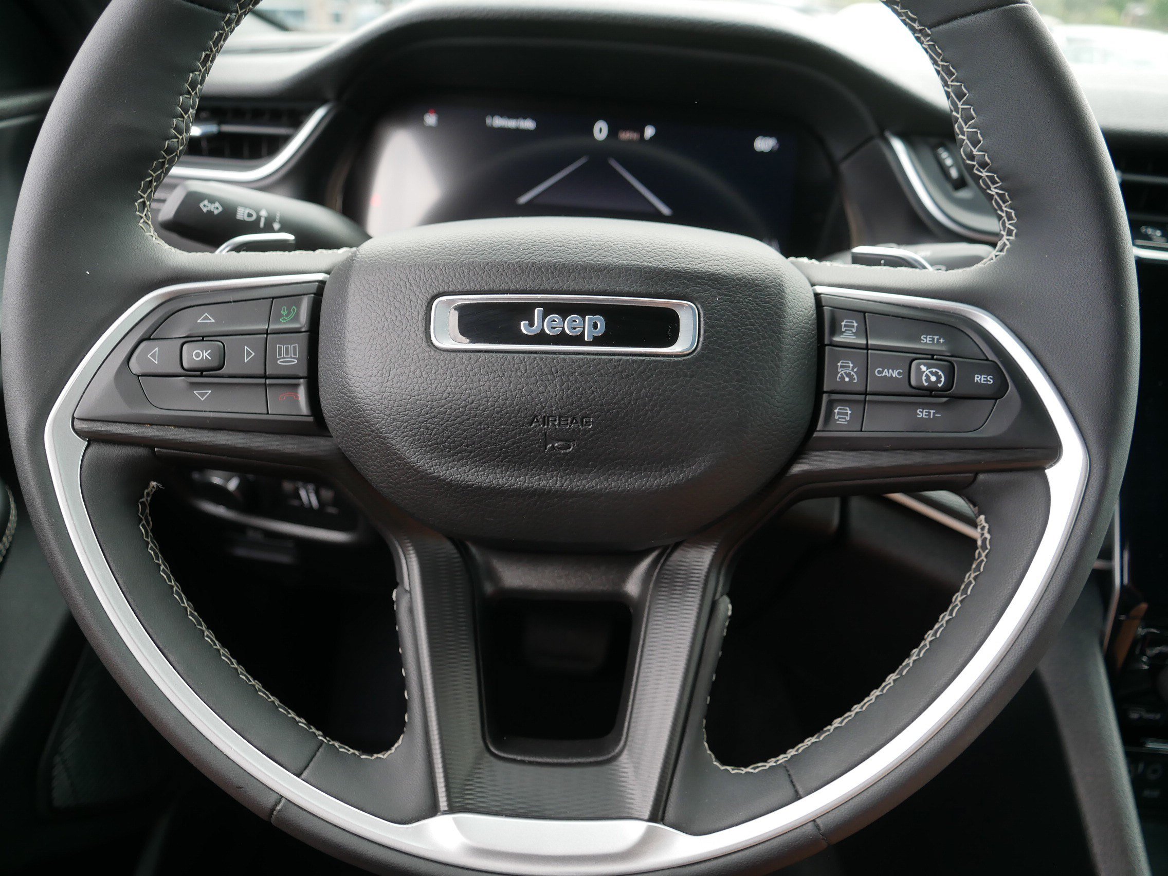 Used 2023 Jeep Grand Cherokee L Laredo AWD/4WD image 25