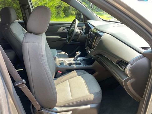 Used 2023 Chevrolet Traverse LT FWD image 36