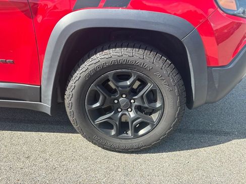 Used 2019 Jeep Cherokee Trailhawk w/ Cold Weather Group AWD/4WD image 13