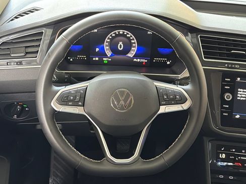 Used 2023 Volkswagen Tiguan SE FWD image 4