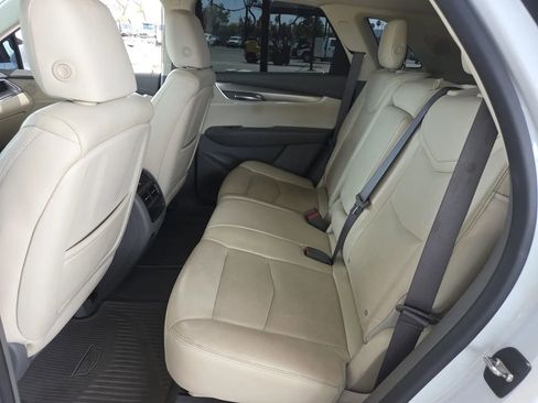 Used 2017 Cadillac XT5 Luxury w/ Driver Awareness Package AWD/4WD image 11