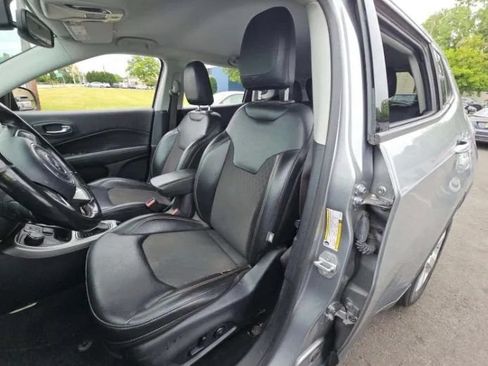 Used 2019 Jeep Compass Latitude w/ Popular Equipment Group AWD/4WD image 4